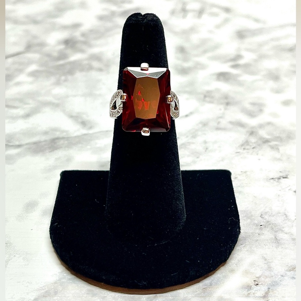 Elegant Red Gemstone Ring